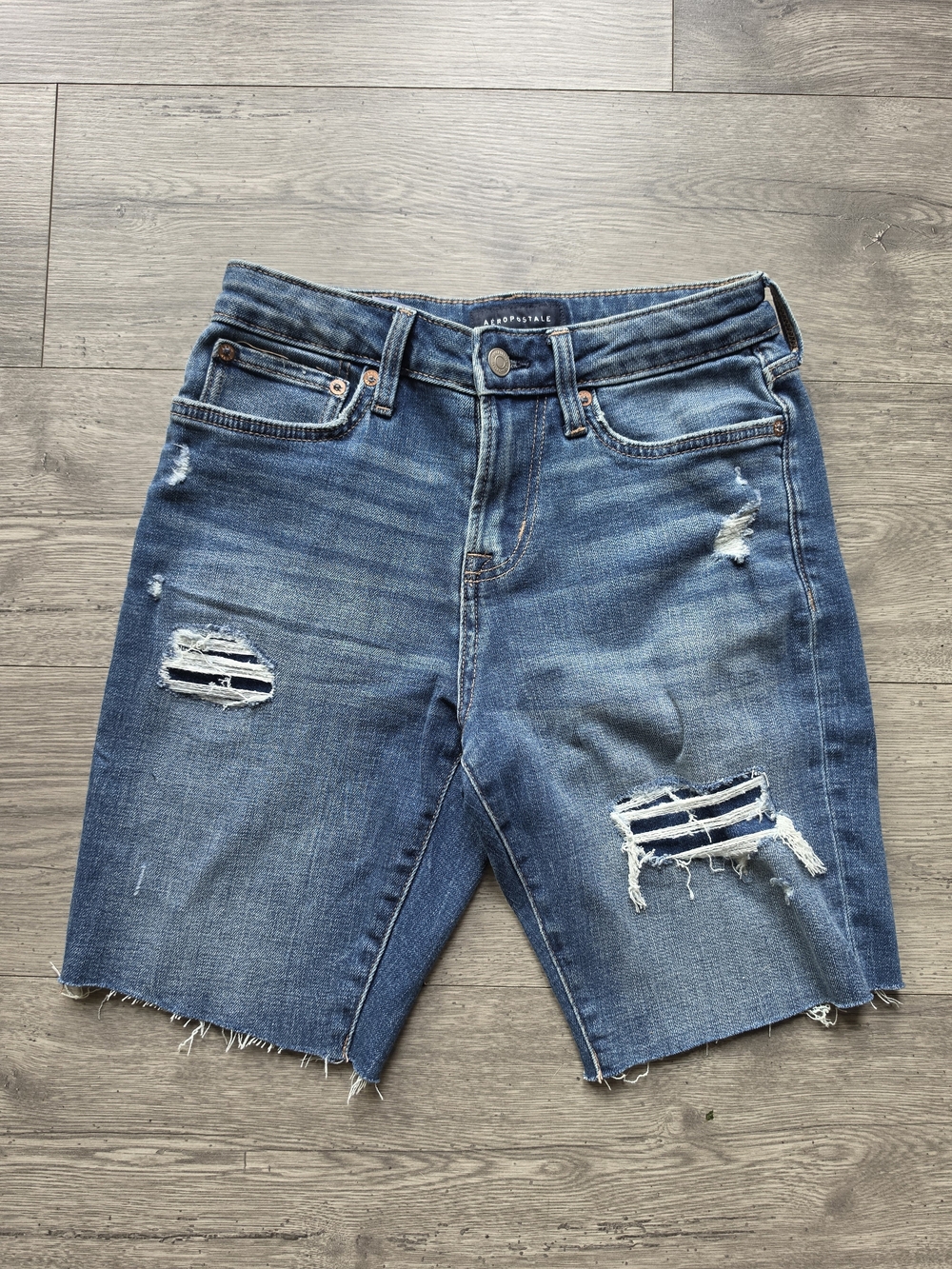 Aeropostale Premium Air Medium Wash Distressed Denim Shorts 9" Size 28